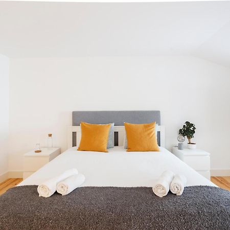 Suite In Cozy Apartment In Chiado In Shared House Lisbon Exterior photo