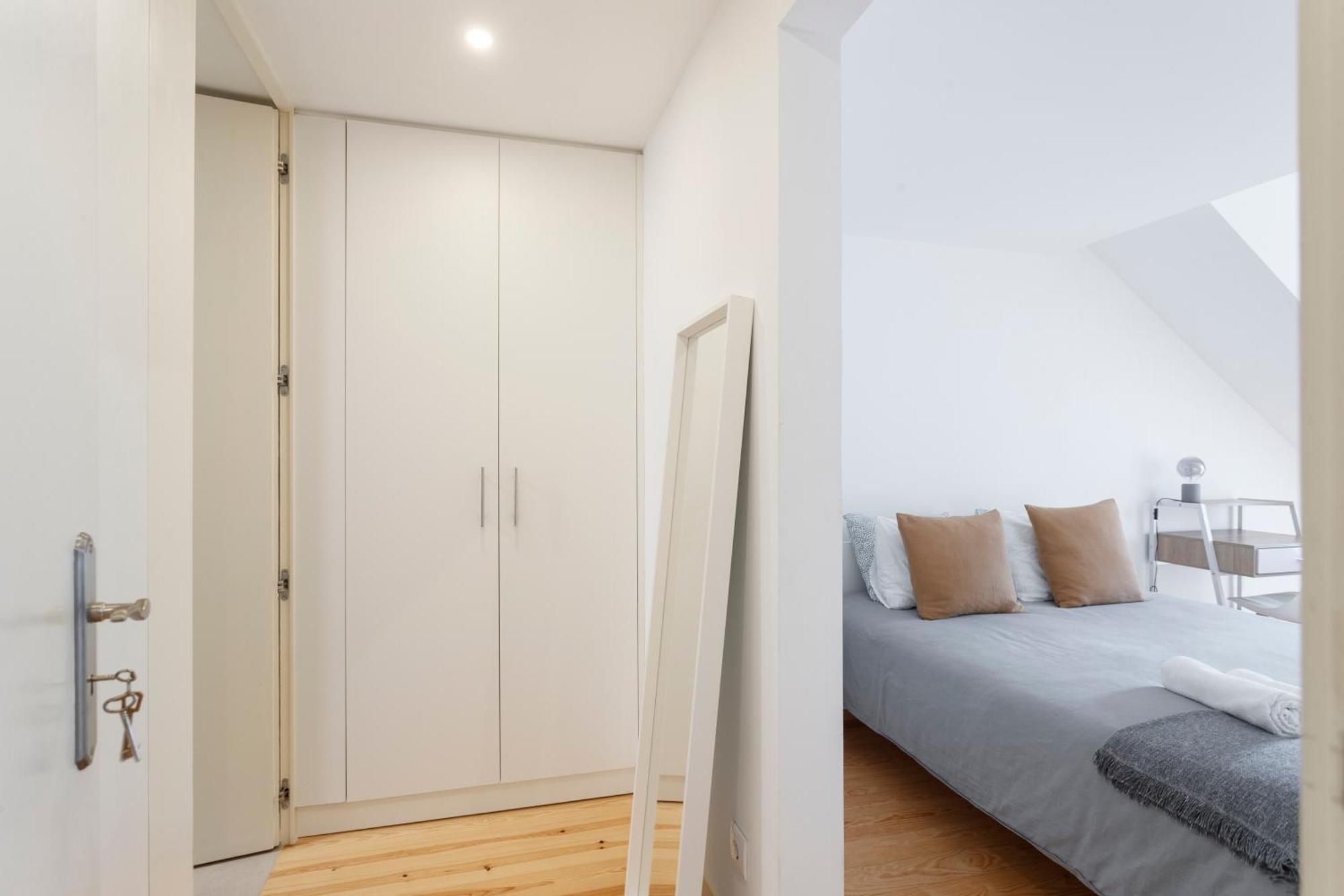 Suite In Cozy Apartment In Chiado In Shared House Lisbon Exterior photo
