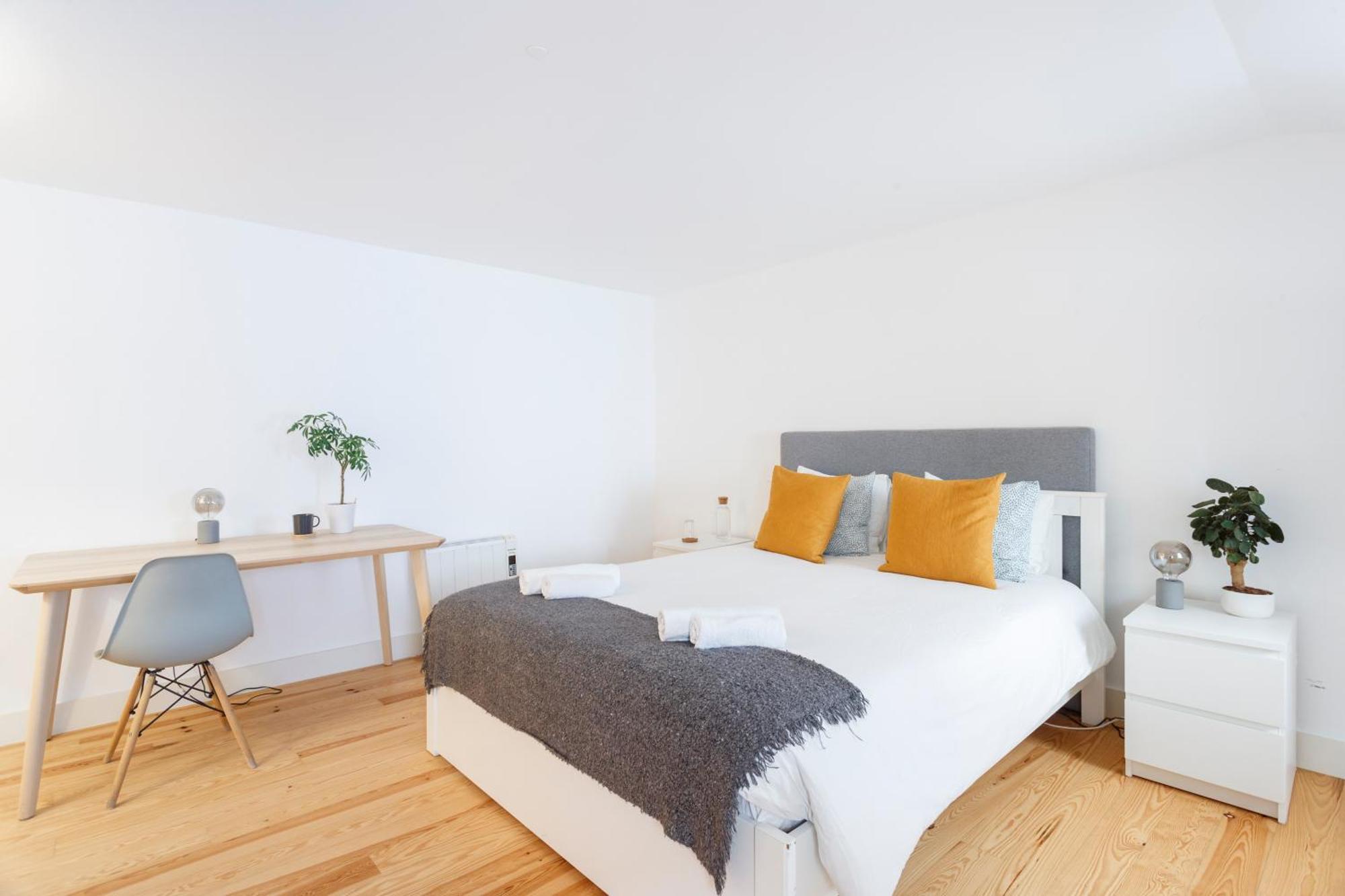 Suite In Cozy Apartment In Chiado In Shared House Lisbon Exterior photo
